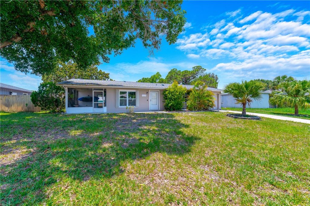 542 Saunders Street, Sebastian, FL 32958