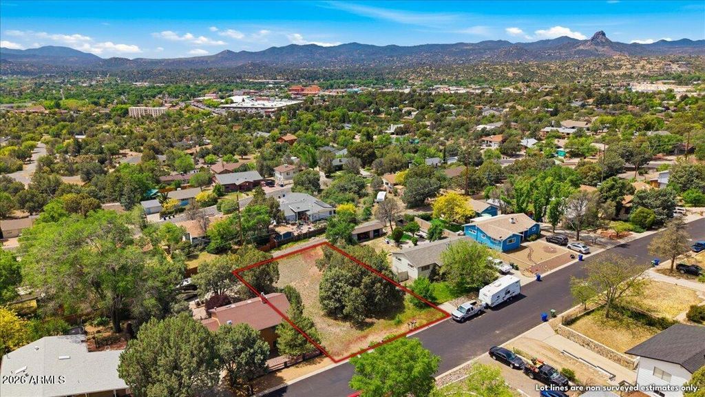 Image 4 of property listing at 617 FLORA Street 8, Prescott, AZ 86301