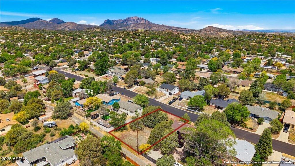 Image 5 of property listing at 617 FLORA Street 8, Prescott, AZ 86301