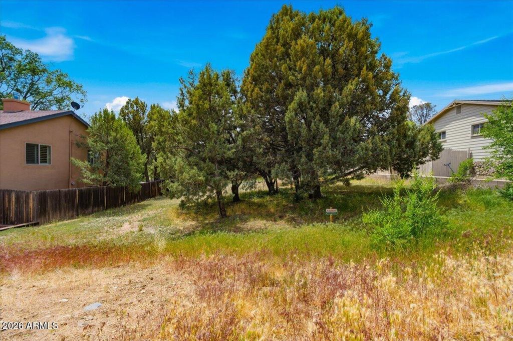 Image 7 of property listing at 617 FLORA Street 8, Prescott, AZ 86301