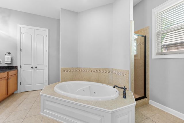 530 WINDING VALLEY LN, Collierville, TN 38017