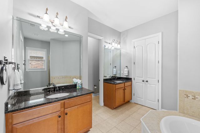 530 WINDING VALLEY LN, Collierville, TN 38017