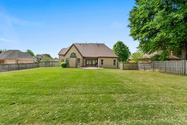 530 WINDING VALLEY LN, Collierville, TN 38017
