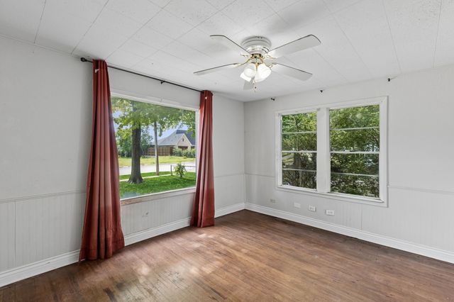 1120 S Pine Street, Grapevine, TX 75050