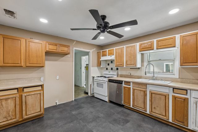 1120 S Pine Street, Grapevine, TX 75050