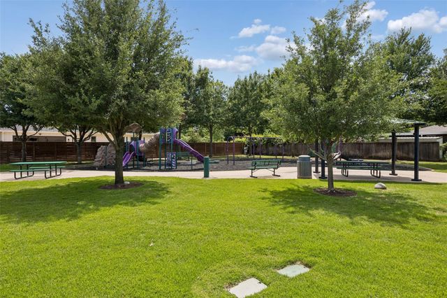 1120 S Pine Street, Grapevine, TX 75050