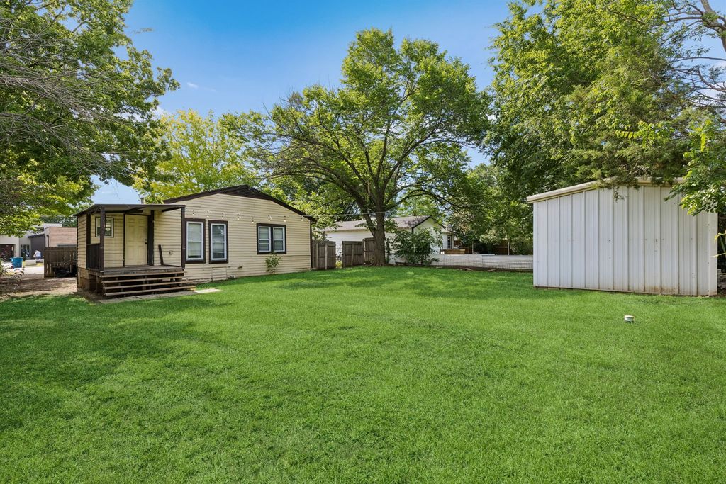 1120 S Pine Street, Grapevine, TX 75050