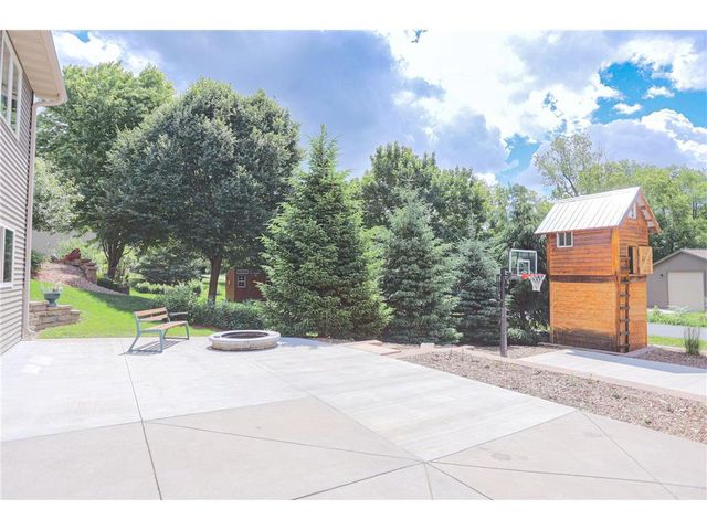 1680 Valley Quail Drive, River Falls, WI 54022