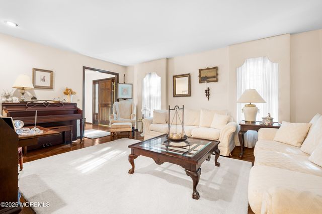 5 Karen Court, West Long Branch, NJ 07764