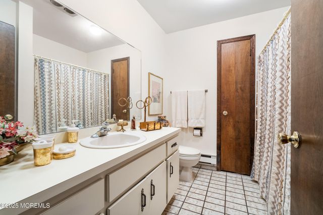 5 Karen Court, West Long Branch, NJ 07764