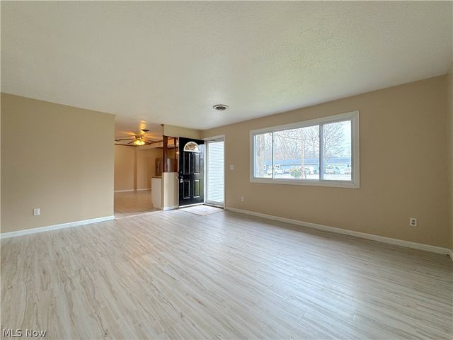 18066 Hillcrest Drive, Lake Milton, OH 44429