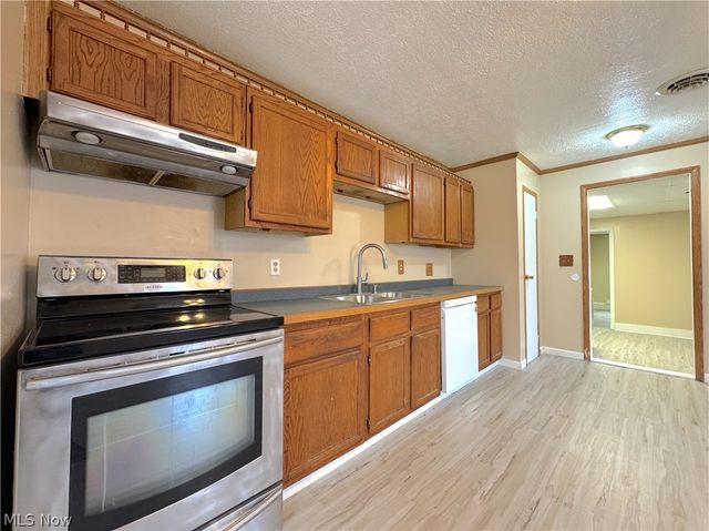 18066 Hillcrest Drive, Lake Milton, OH 44429