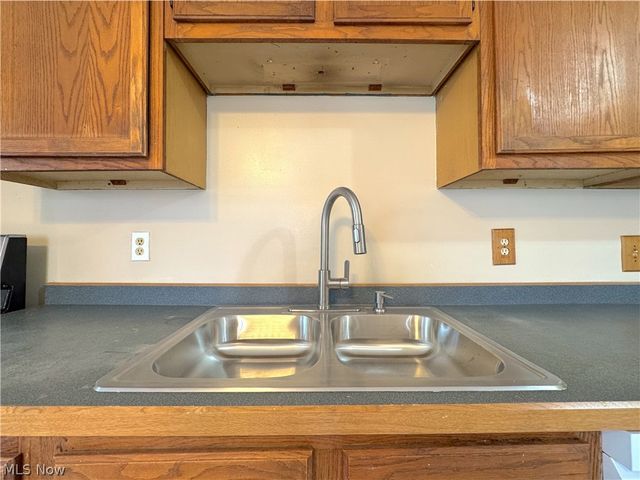 18066 Hillcrest Drive, Lake Milton, OH 44429