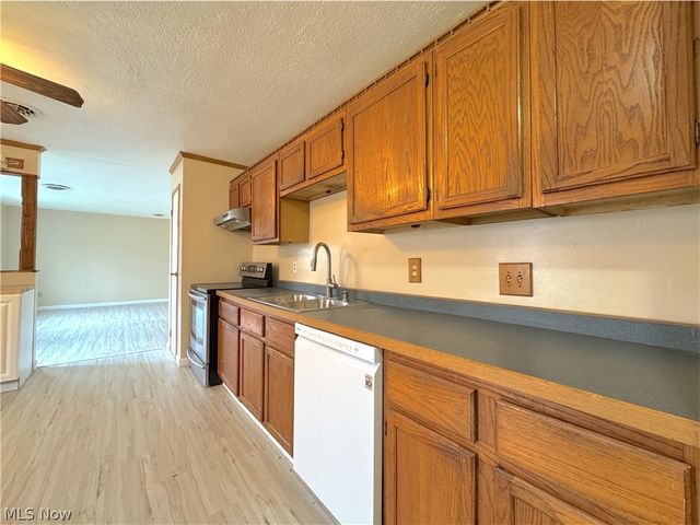 18066 Hillcrest Drive, Lake Milton, OH 44429