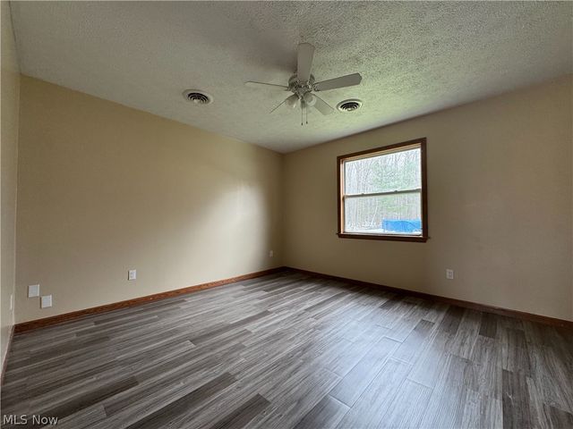 18066 Hillcrest Drive, Lake Milton, OH 44429