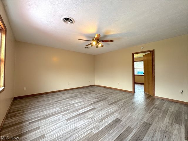 18066 Hillcrest Drive, Lake Milton, OH 44429