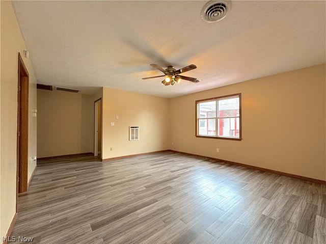 18066 Hillcrest Drive, Lake Milton, OH 44429