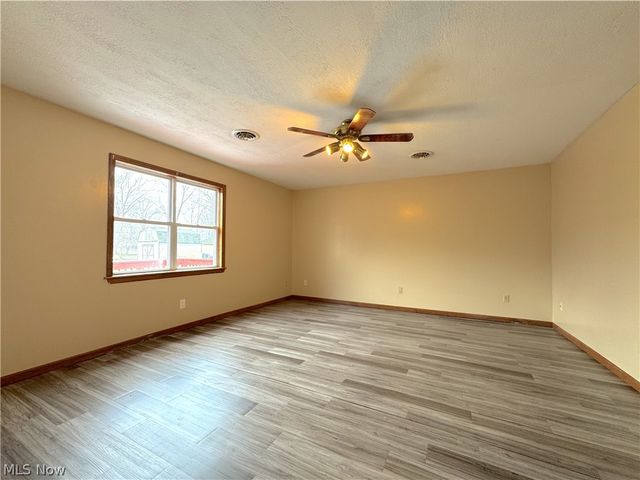 18066 Hillcrest Drive, Lake Milton, OH 44429