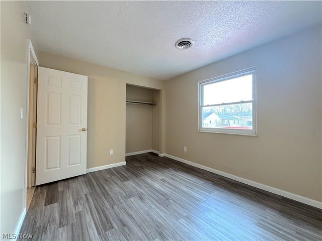 18066 Hillcrest Drive, Lake Milton, OH 44429