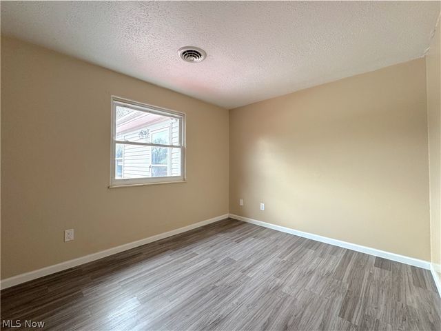 18066 Hillcrest Drive, Lake Milton, OH 44429