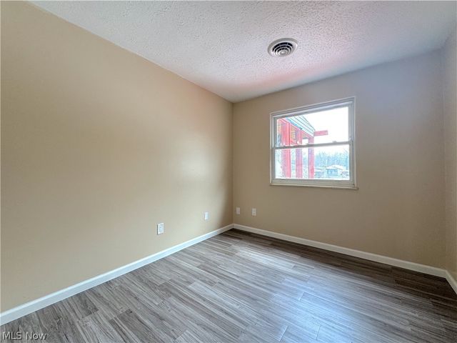 18066 Hillcrest Drive, Lake Milton, OH 44429