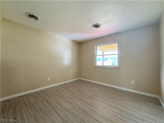 18066 Hillcrest Drive, Lake Milton, OH 44429