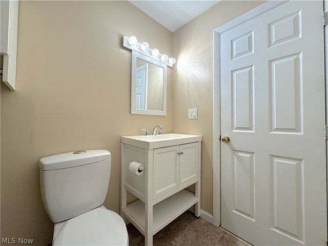 18066 Hillcrest Drive, Lake Milton, OH 44429