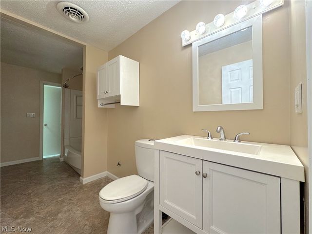 18066 Hillcrest Drive, Lake Milton, OH 44429