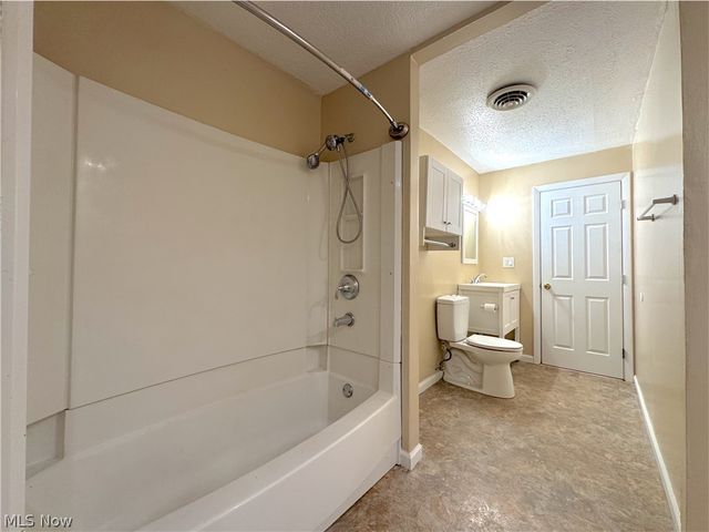 18066 Hillcrest Drive, Lake Milton, OH 44429