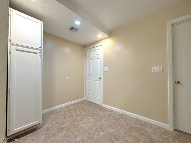 18066 Hillcrest Drive, Lake Milton, OH 44429