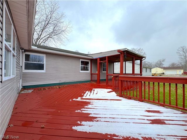 18066 Hillcrest Drive, Lake Milton, OH 44429