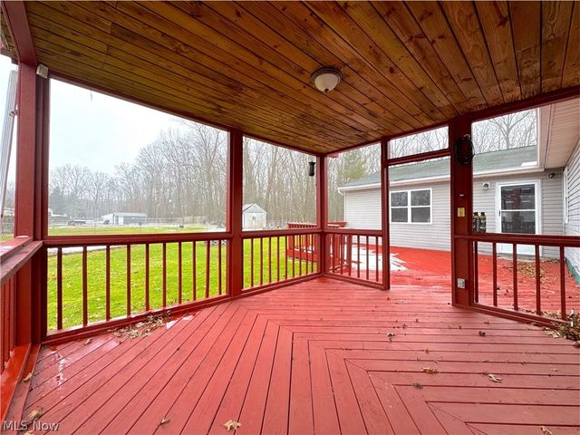 18066 Hillcrest Drive, Lake Milton, OH 44429