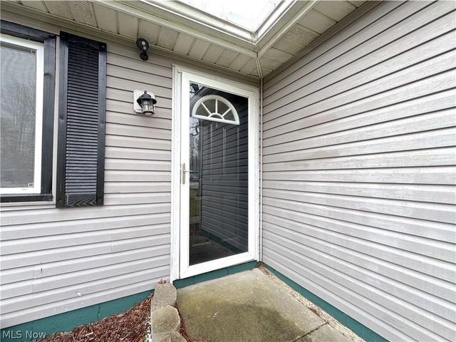 18066 Hillcrest Drive, Lake Milton, OH 44429