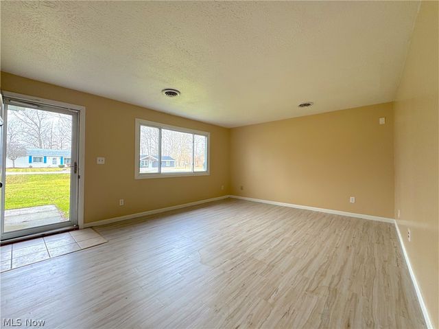 18066 Hillcrest Drive, Lake Milton, OH 44429