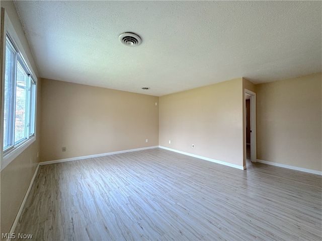 18066 Hillcrest Drive, Lake Milton, OH 44429