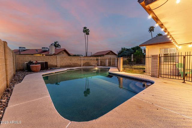 10221 N 52ND Avenue, Glendale, AZ 85302