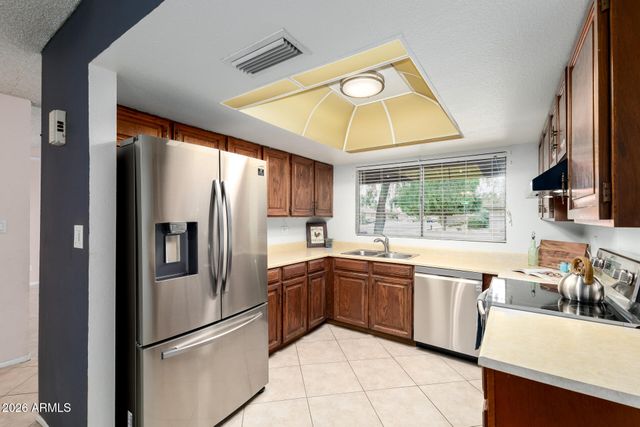 10221 N 52ND Avenue, Glendale, AZ 85302