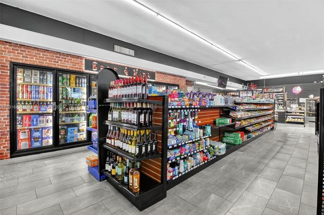 Le Jeune Cafe, Food Store & Smoke Shop For Sale, Miami, FL 33126