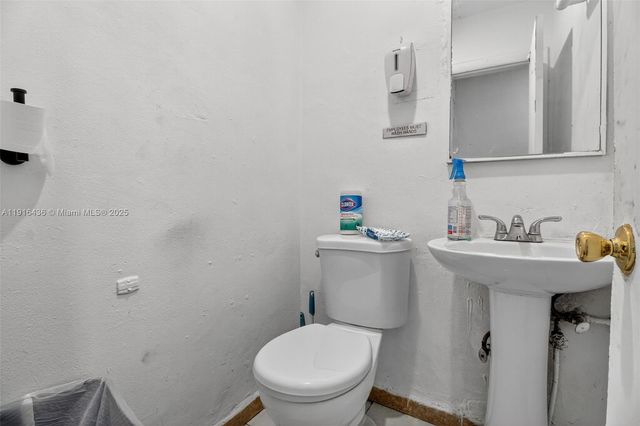 Le Jeune Cafe, Food Store & Smoke Shop For Sale, Miami, FL 33126