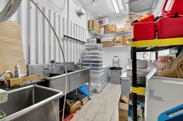 Le Jeune Cafe, Food Store & Smoke Shop For Sale, Miami, FL 33126