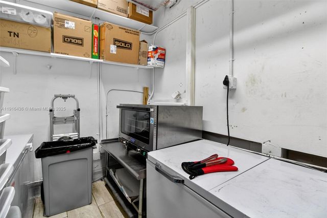 Le Jeune Cafe, Food Store & Smoke Shop For Sale, Miami, FL 33126