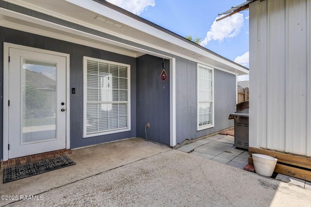 102 Riesling Circle, Broussard, LA 70518