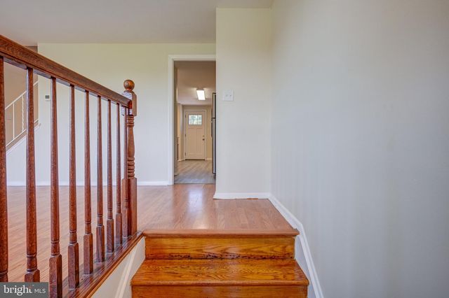 913 REGINA DR, Baltimore, MD 21227