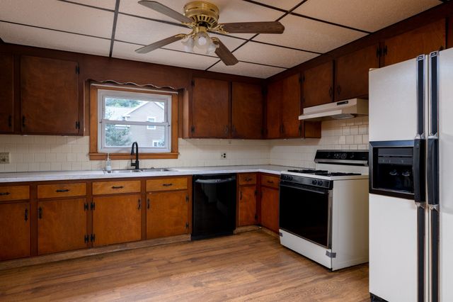 111 Gleason Ave, East Brookfield, MA 01515
