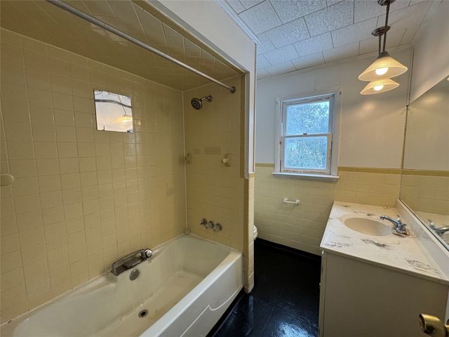 909 E 37TH Street, Erie, PA 16504