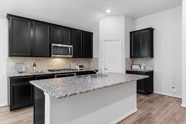 121 N Cadence Hills Loop, Conroe, TX 77318