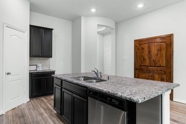 121 N Cadence Hills Loop, Conroe, TX 77318