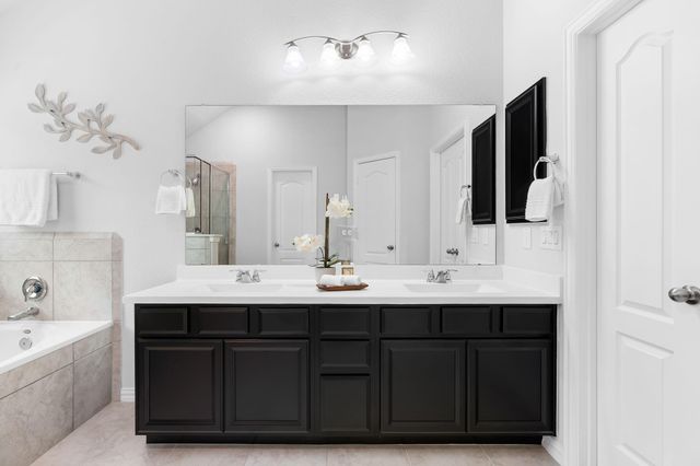 121 N Cadence Hills Loop, Conroe, TX 77318