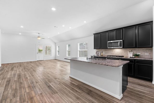 121 N Cadence Hills Loop, Conroe, TX 77318