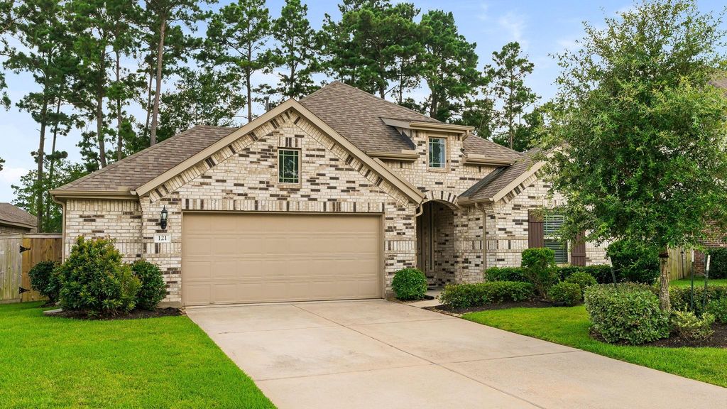 121 N Cadence Hills Loop, Conroe, TX 77318